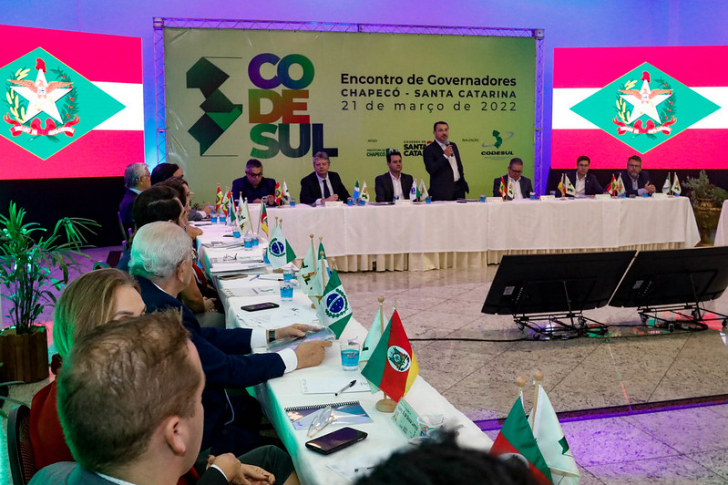 Carlos Moisés informou sobre investimentos em ferrovias em reunião de governadores nesta segunda, em Chapecó / Foto: Maurício Vieira / Secom