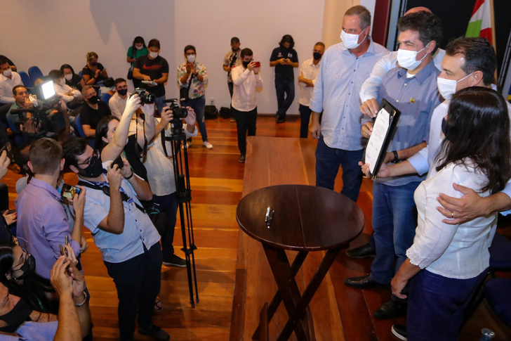 Governador com o prefeito Salvaro no lançamento das obras / Foto: Maurício Vieira / Secom