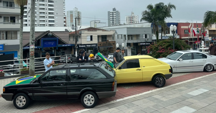 Modelos nacionais e importados de diferentes épocas reuniram histórias e lembranças no evento em Cocal do Sul | Foto: Divulgação/4oito