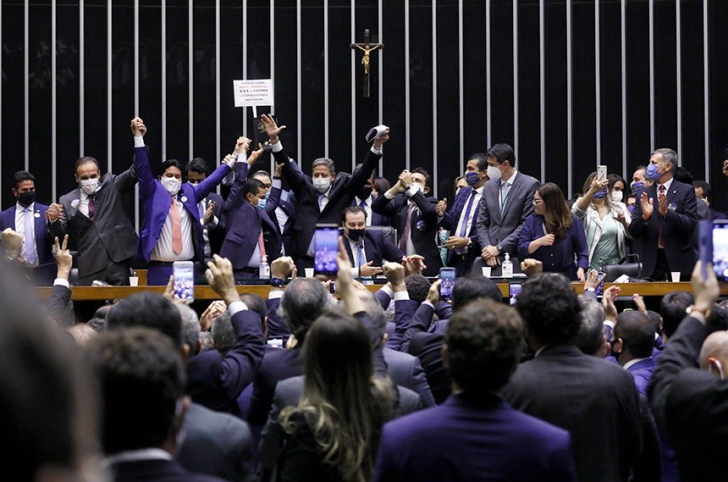 Base governista votou a favor da LDO que continha a verba do Fundão (Foto: Michel Jesus / Câmara dos Deputados)
