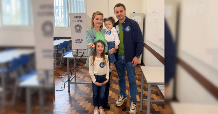 Deputada federal Júlia Zanatta votou no Colégio Marista e comentou a expectativa para o resultado da eleição | Foto: Dani Savi/Unesc/Rádio Som Maior/4oito
