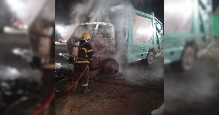 Cabine do caminhão ficou completamente destruída após o incêndio registrado em Içar | Foto: Divulgação/Corpo de Bombeiros