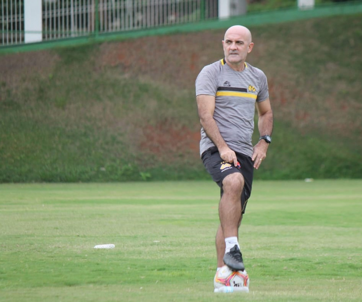 Técnico Itamar Schulle na expectativa de mais contratações / Foto: Celso da Luz / Criciúma EC