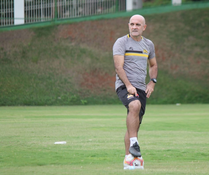 Técnico Itamar Schulle na expectativa de mais contratações / Foto: Celso da Luz / Criciúma EC