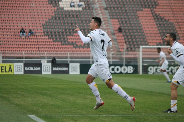 Claudinho comemora o gol do Criciúma em Itu / Foto: Celso da Luz / Criciúma EC