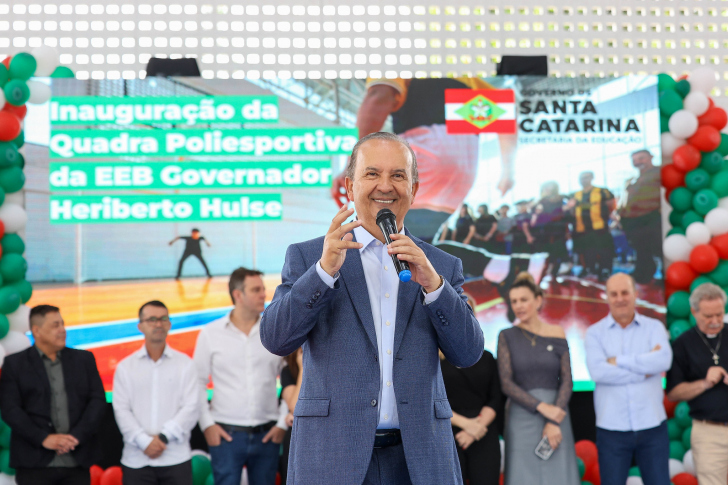 Jorginho Mello passou pela Satc, pela E.B.B. Governador Heriberto Hülse e pela Acic | Foto: Leo Munhoz/ Secom