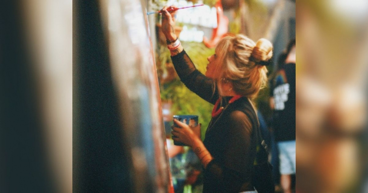 Adine Delavie é a artista responsável pela arte do STU | Foto: Divulgação/STU