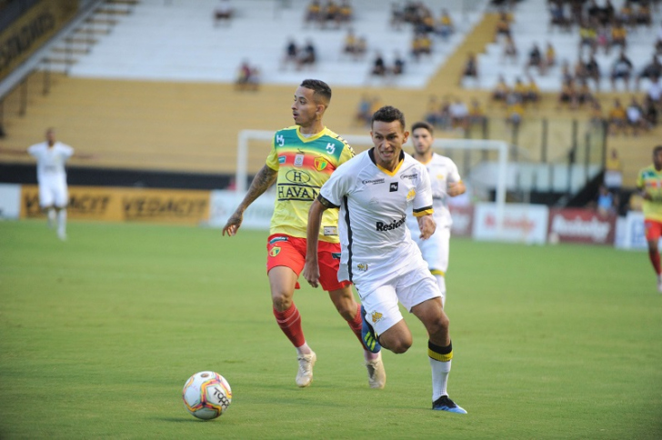 Léo Ceará assumiu a função de falso nove nas últimas partidas (Fotos: Caio Marcelo / Criciúma EC)