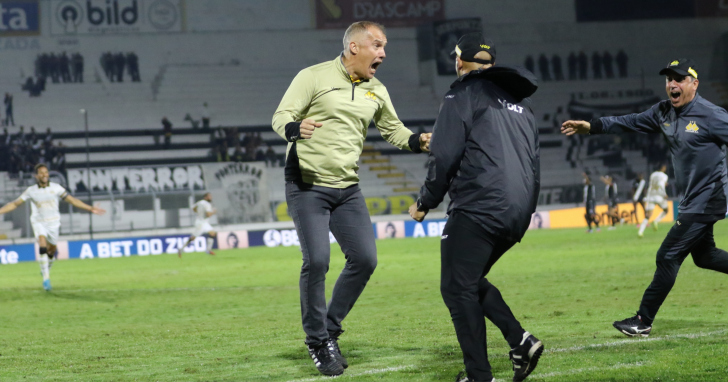 Criciúma assumiu a liderança após vencer a Ponte Preta fora de casa | Foto: Celso da Luz/Criciúma