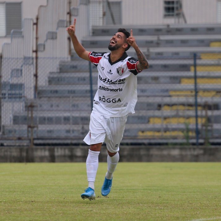 Luquinhas marcou o primeiro gol do Joinville (Foto: Divulgação)