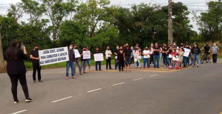 Manifestação no último sábado de moradores defendendo efeitos do decreto / Divulgação
