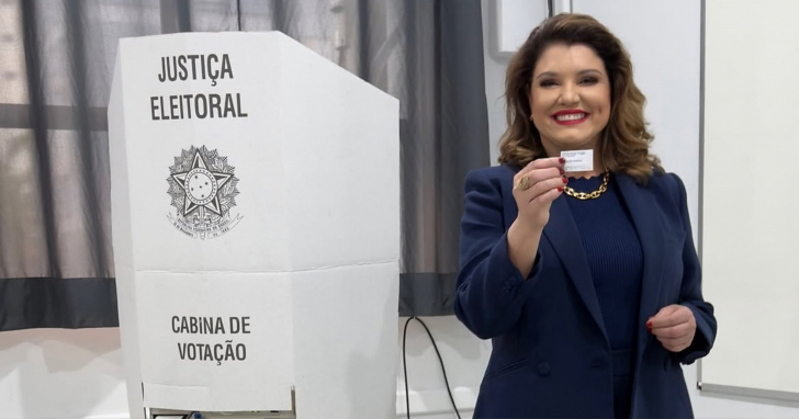 Marilisa é delegada aposentada da Polícia Civil, onde trabalhou por 30 anos | Foto: Reprodução/Instagram/@marilisaboehm