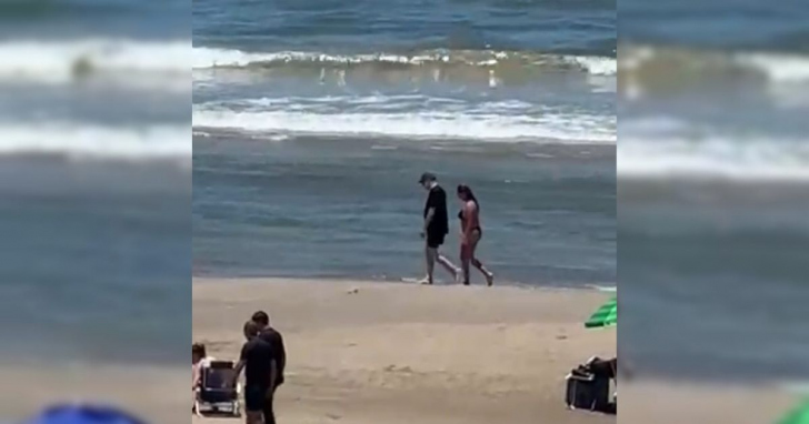 Dias Toffoli em Balneário Rincão durante passeio na orla | Foto: Ney Lopes/Divulgação/4oito