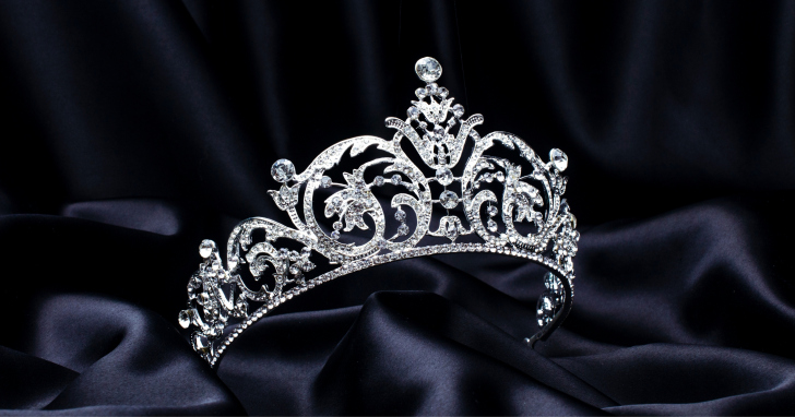 Candidatas ao Miss Santa Catarina são avaliadas por beleza, comunicação e projetos sociais ao longo de todo o ano I Foto: Canva/4oito