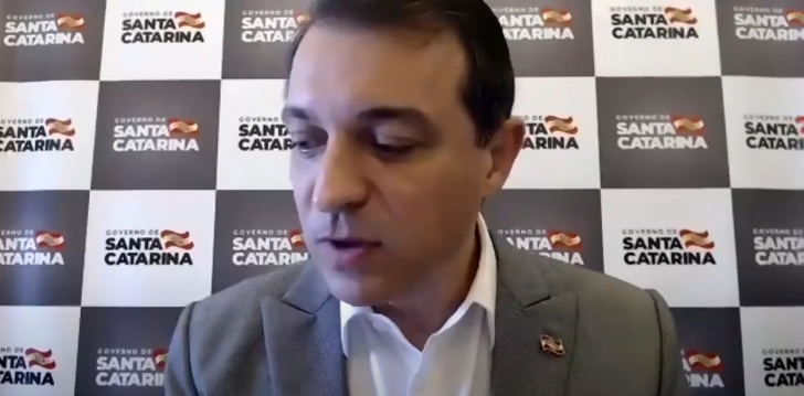 Carlos Moisés em vídeo conferência com a Fecam (Foto: Reprodução)