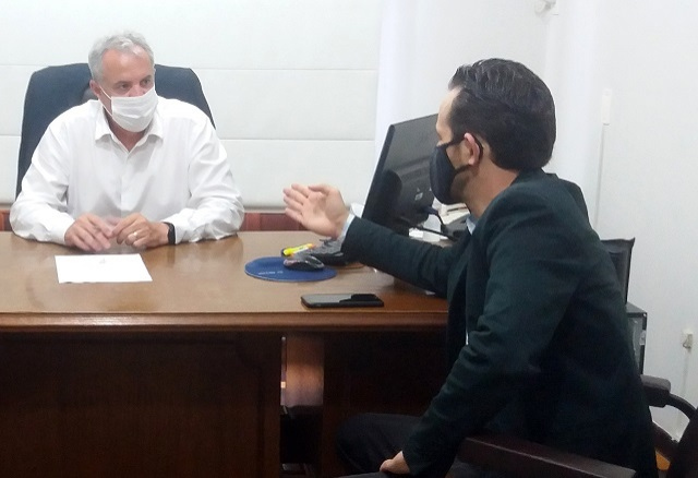 Gustavo Cancelier antes do afastamento, conversando com Jair Nandi / Foto: Divulgação