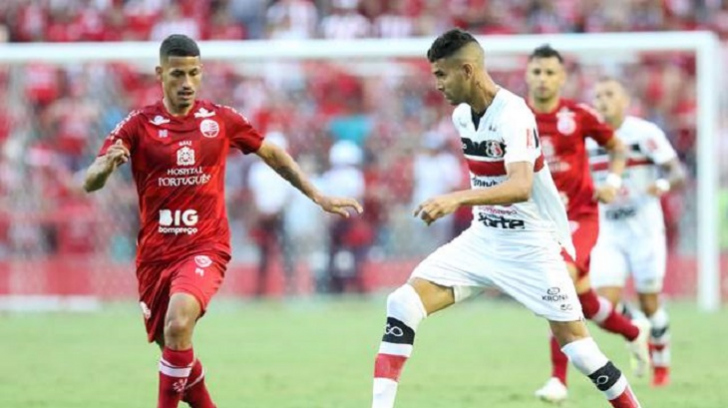 Na última rodada o Náutico passou pelo rival Santa Cruz e ficou em primeiro em seu grupo