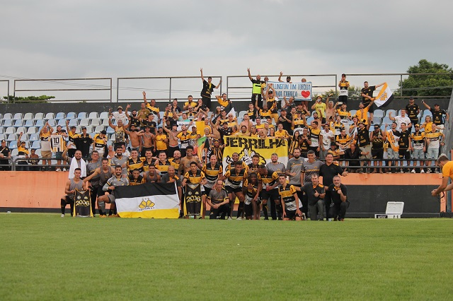 Jogadores foram comemorar a classificação com a torcida / Foto: Celso da Luz / Criciúma EC