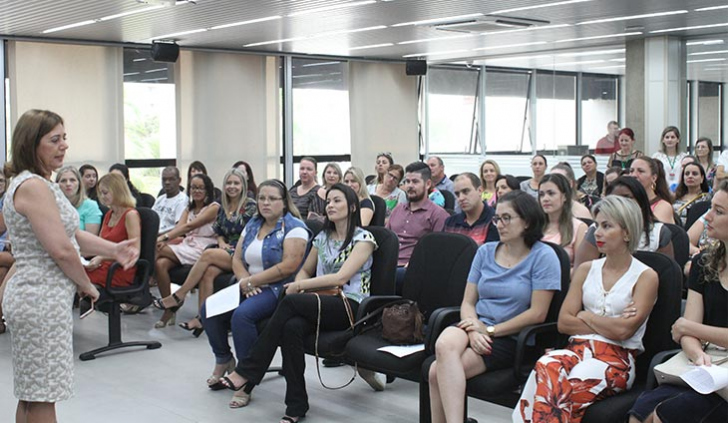 Secretária de Educação, Roseli de Lucca Pizzolo (foto: Émerson Justo/Decom)