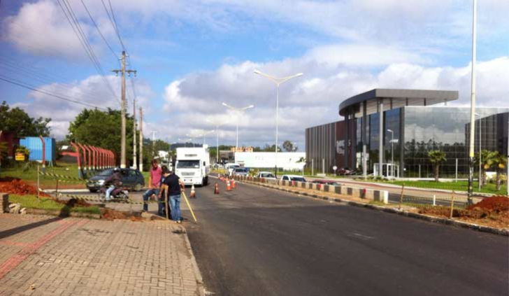 Obras na Avenida Jorge Elias de Lucca na semana passada (foto: Jotha Del Fabro)