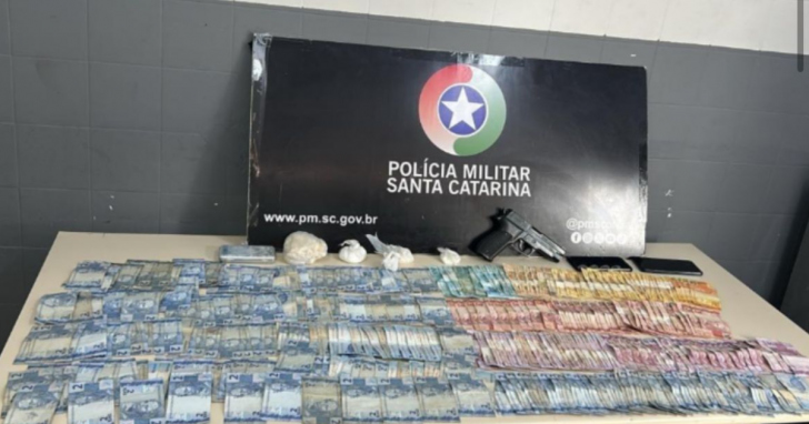 Tráfico de drogas: mulher é detida com cocaína e crack | Foto: PMSC