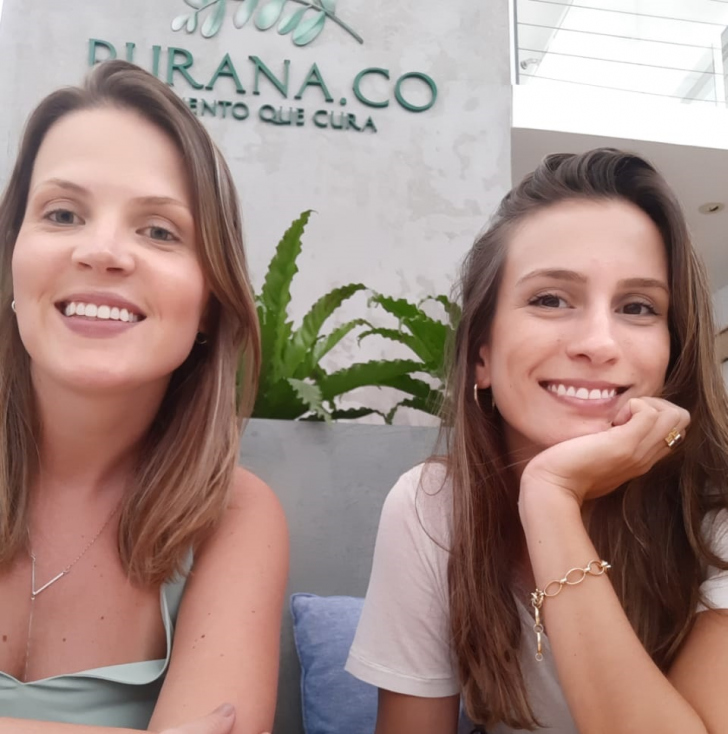 Arquitetas Paula Thomaz e Rafaela Neves na Expo Revestir (foto: divulgação)