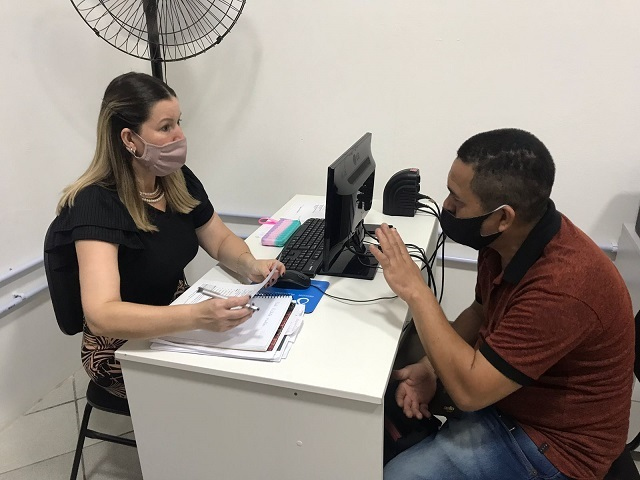 Paulo no dia em que entregou o currículo. Agora, está empregado / Foto: Enio Biz / 4oito / Arquivo