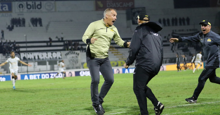 Treinador comemora vitória heróica contra a Ponte Preta | Foto: Celso da Luz/Criciúma