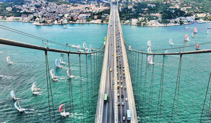 Na imagem, a Ponte do Bósforo, que liga a Europa e a Ásia
