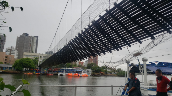Ponte pênsil rompeu em Passo de Torres, em 20 de fevereiro de 2023 | Foto: Divulgação/Cobom