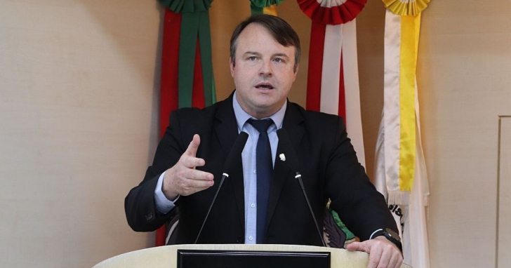 Vereador Aldinei Potelecki, durante sessão na Câmara Foto: Edson Padoin/Câmara de Vereadores de Criciúma