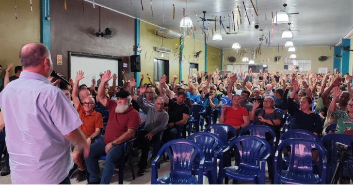 Trabalhadores e ex-trabalhadores da Canguru Embalagens aprovaram a forma de pagamento dos créditos de uma ação coletiva | Foto: Divulgação/4oito