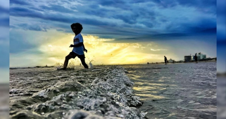 Clima favorece a praia nas primeiras horas do dia no litoral catarinense | Foto: Prefeitura de Balnéario Rincão/Divulgação/4oito