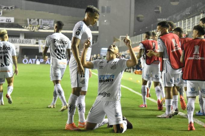 Pituca em comemoração do primeiro gol do Santos (Foto: Divulgação)