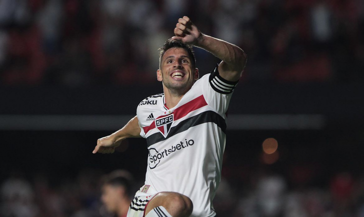 Calleri fez três gols neste domingo / Foto: Rubens Chiri / SPFC