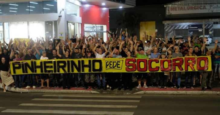 Onda de protestos no bairro pinheirinho visam melhora na segurança do local | Foto: José Demathé/4oito