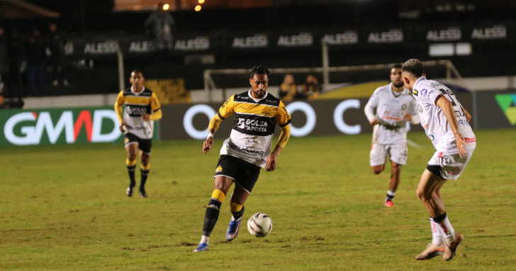 Bola rola a partir das 20h30, em Ponta Grossa/PR | Foto: Celso da Luz/Criciúma