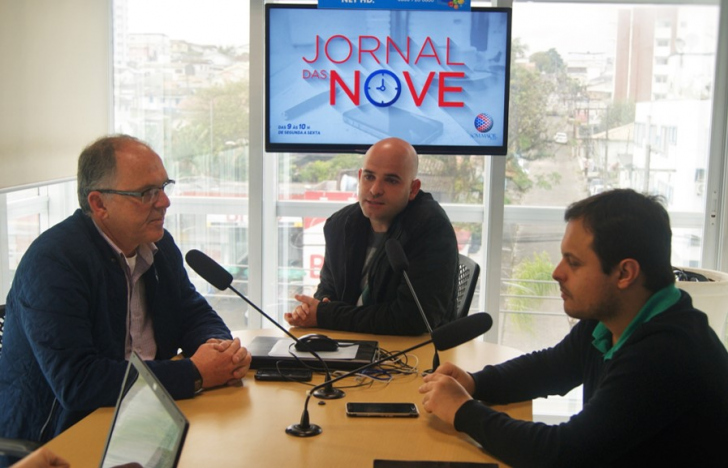 Eriton Sandrini (Babu), Rodrigo Piovesan e Lucas Guidi no Jornal da Nove (foto: Clara Floriano)