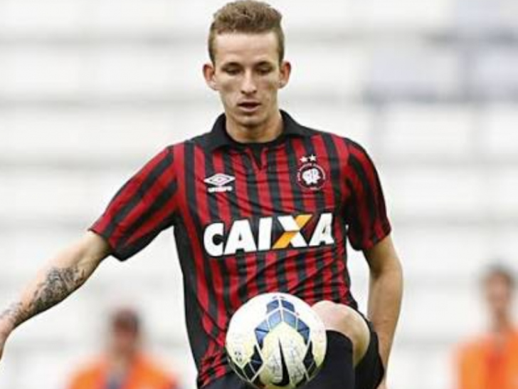 Zagueiro perto do Tigre. Antônio Sergio fora