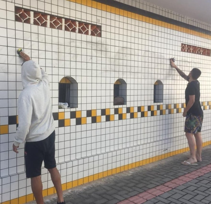 Pichação contra Dal Farra apagada