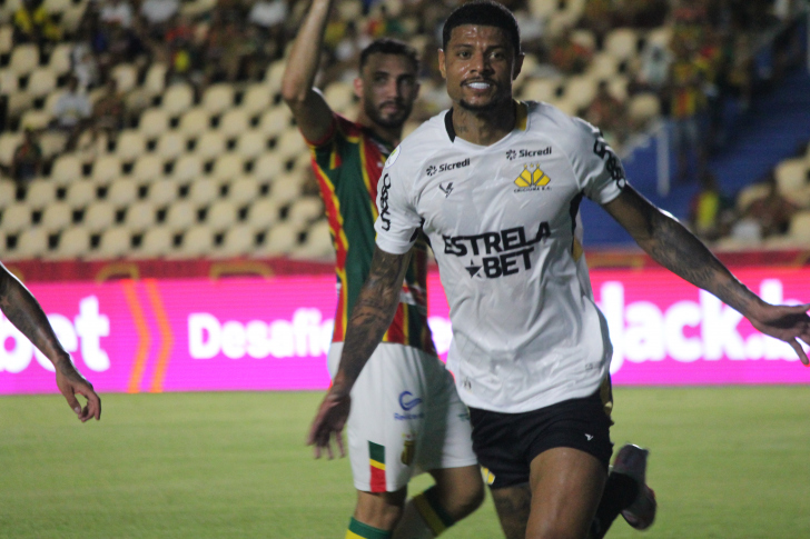 Tiago Marques tem contrato prorrogado até o fim da Série B