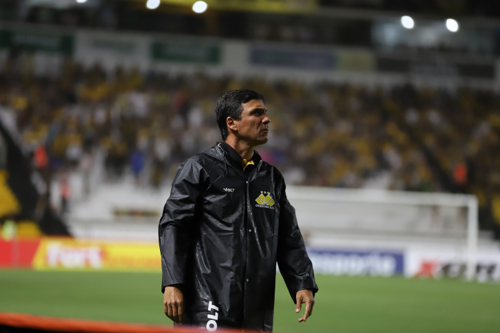 Zé Ricardo fica!