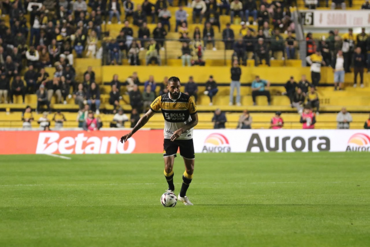 César Martins destaca solidez do Criciúma e alerta: "Somos o alvo da Série B"