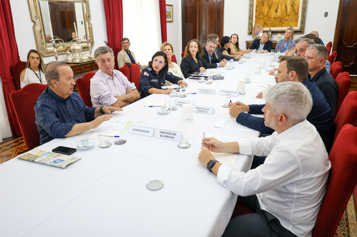 Proposta de criação de Cadastro Estadual da Pessoa em Situação de Rua é apresentado em reunião entre Governo do Estado e prefeitos 