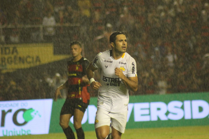 Eder volta e reforça o Criciúma contra o Vitória 