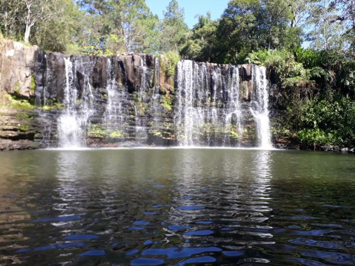 Por favor, não deixe lixo na cachoeira