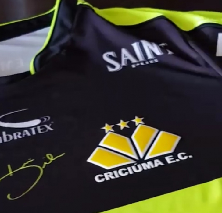 No Instagram, o Luiz vazou a nova camisa