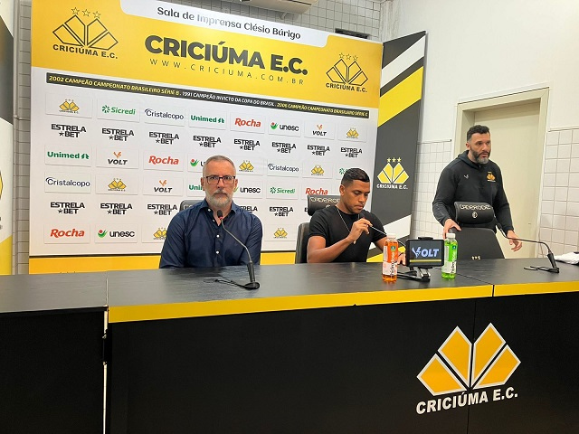 Dois novos jogadores deverão ser apresentados até o final da semana