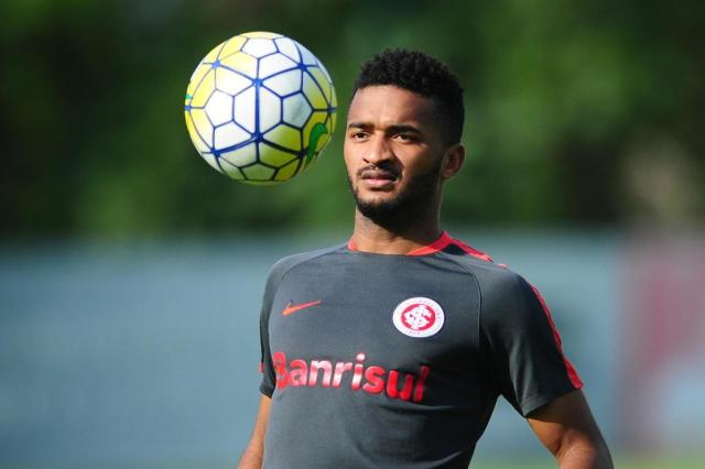 Tigre busca lateral no Brasil de Pelotas