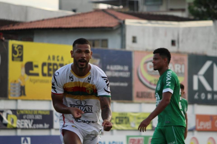 Hélio Paraíba matador. Figueira e Chape líderes